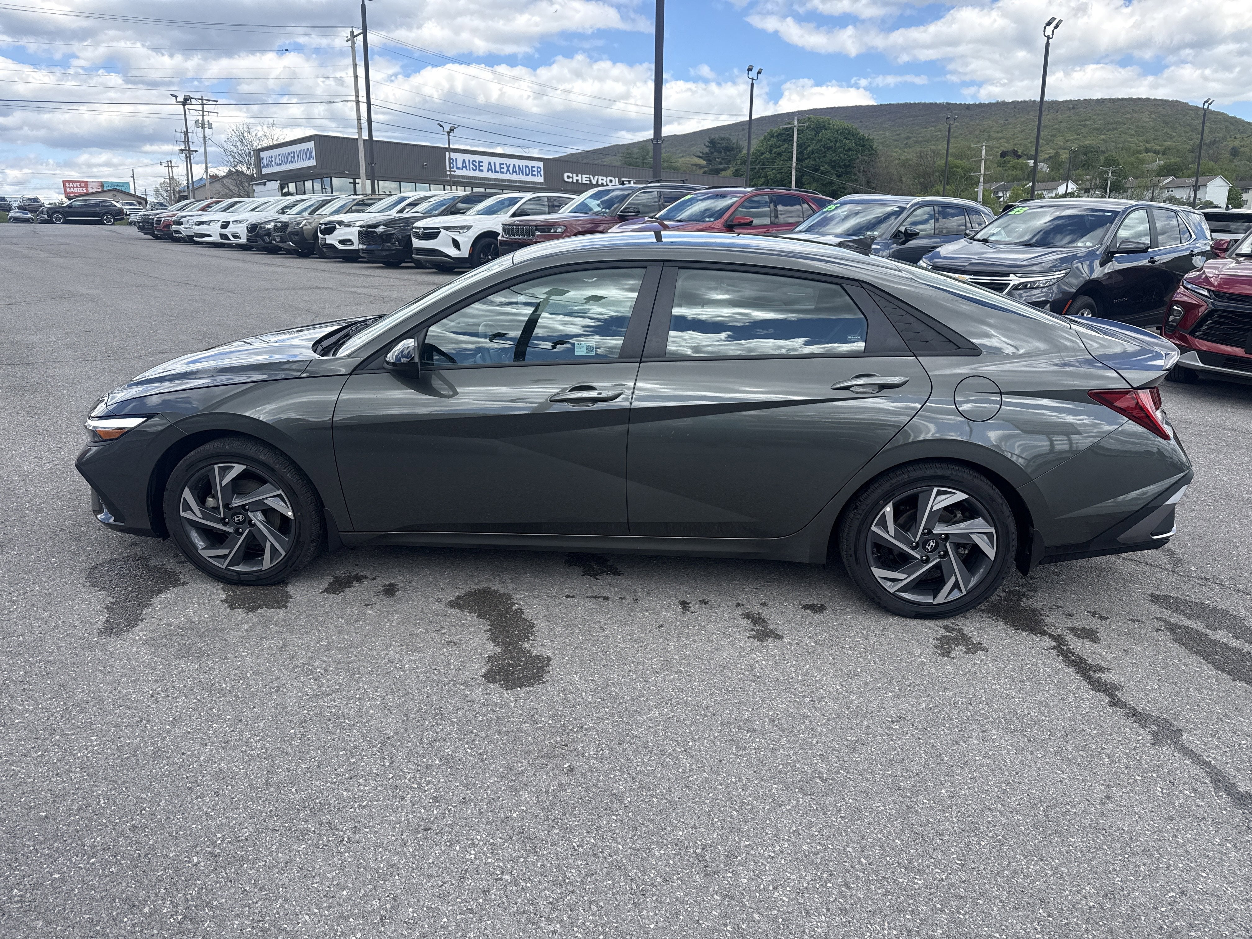 2025 Hyundai Elantra Hybrid SEL Sport