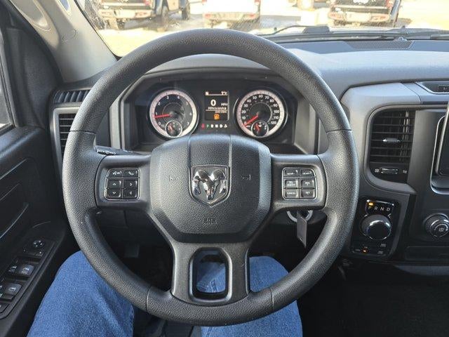 2019 RAM 1500 Classic Express 4x4 Crew Cab 5'7" Box