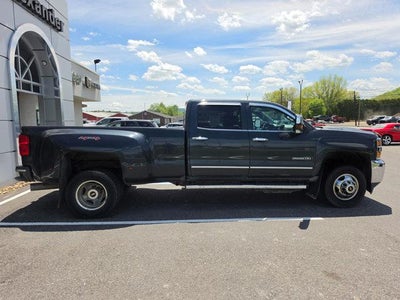 2017 Chevrolet Silverado 3500 HD Crew Cab Long Box 4-Wheel Drive LTZ