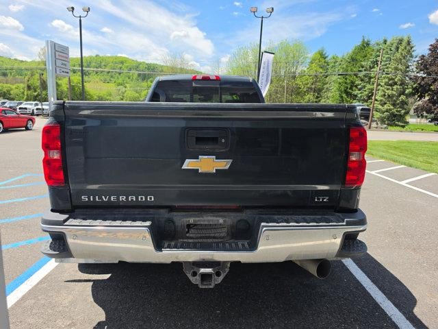 2017 Chevrolet Silverado 3500 HD Crew Cab Long Box 4-Wheel Drive LTZ