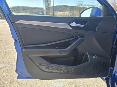 2022 Volkswagen Jetta SE Auto