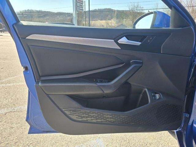 2022 Volkswagen Jetta SE Auto