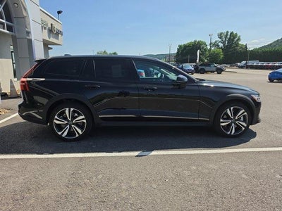 2025 Volvo V60 Cross Country B5 AWD Plus
