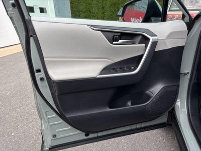 2020 Toyota RAV4 XLE AWD (Natl)