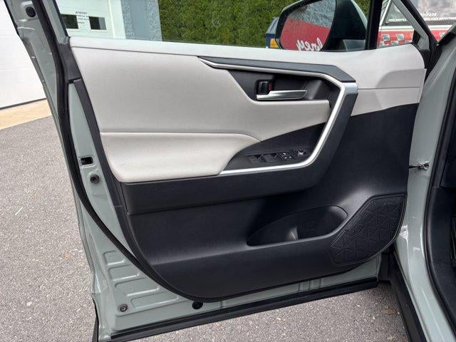 2020 Toyota RAV4 XLE AWD (Natl)