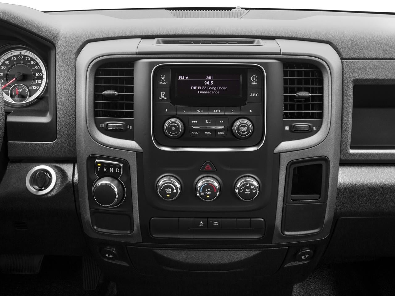 2017 RAM 1500 Express 4x4 Crew Cab 5'7" Box