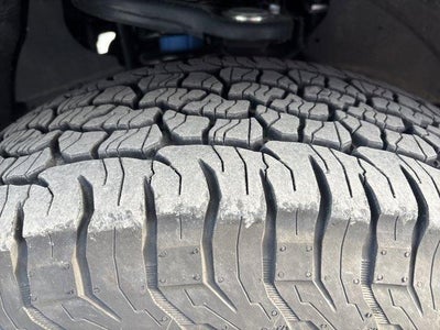 2025 Toyota Tacoma 4WD 4WD SR Double Cab 5' Bed MT (Natl)