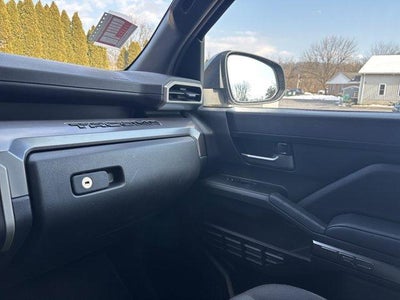 2025 Toyota Tacoma 4WD 4WD SR Double Cab 5' Bed MT (Natl)