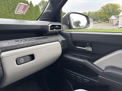 2026 Toyota Tacoma 4WD 4WD Limited Double Cab 5' Bed AT (Natl)