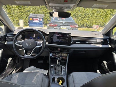 2025 Volkswagen Jetta SE Auto