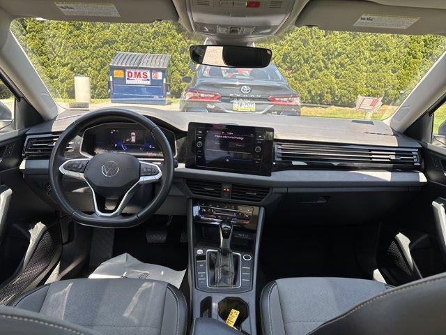 2025 Volkswagen Jetta SE Auto