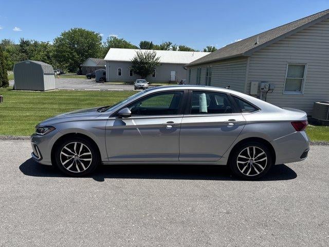 2025 Volkswagen Jetta SE Auto