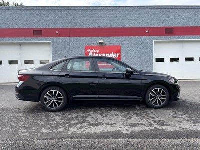 2025 Volkswagen Jetta SE Auto
