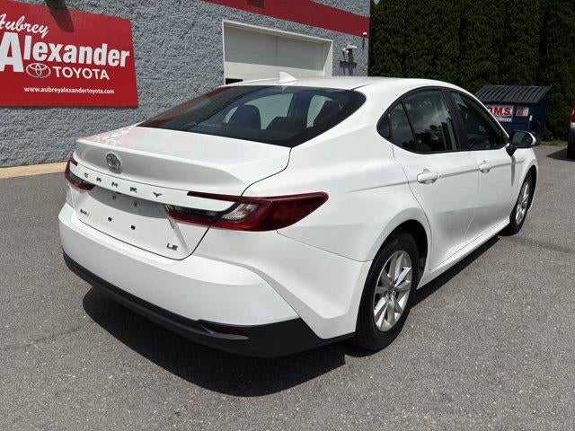 2025 Toyota Camry LE (SE)