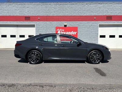 2025 Toyota Camry XLE AWD (Natl)