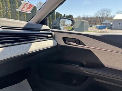 2025 Toyota Camry XLE AWD (Natl)