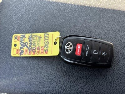 2025 Toyota Camry XLE AWD (Natl)