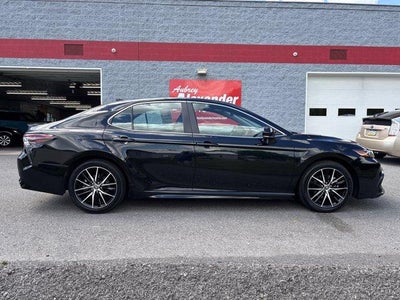 2024 Toyota Camry SE Auto (SE)