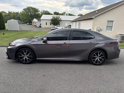 2023 Toyota Camry SE Auto (SE)