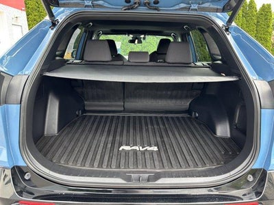 2022 Toyota RAV4 Hybrid SE AWD (Natl)