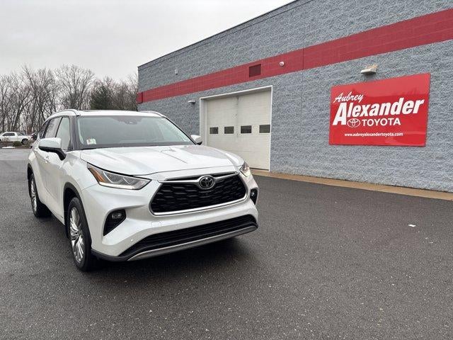 2025 Toyota Highlander Hybrid Platinum AWD (Natl)
