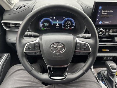 2025 Toyota Highlander Hybrid Platinum AWD (Natl)