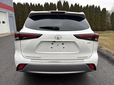 2025 Toyota Highlander Hybrid Platinum AWD (Natl)