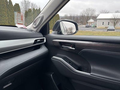 2022 Toyota Highlander Platinum AWD (Natl)