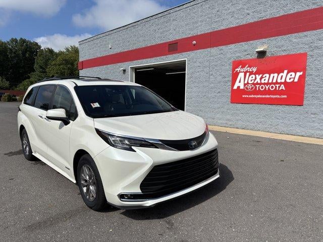 2021 Toyota Sienna XLE FWD 8-Passenger (Natl)