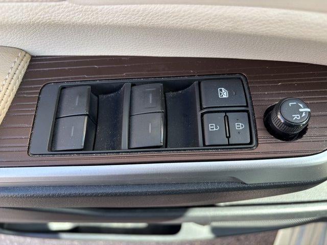 2021 Toyota Sienna XLE FWD 8-Passenger (Natl)