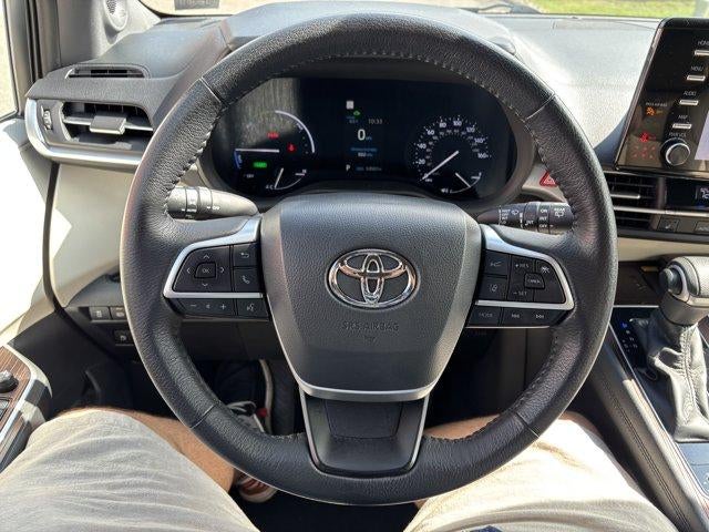 2021 Toyota Sienna XLE FWD 8-Passenger (Natl)