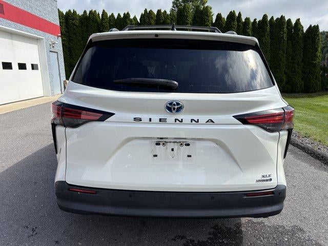 2021 Toyota Sienna XLE FWD 8-Passenger (Natl)