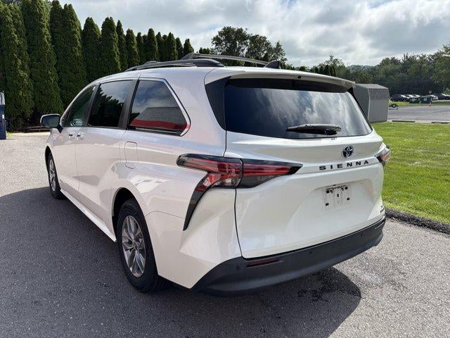 2021 Toyota Sienna XLE FWD 8-Passenger (Natl)