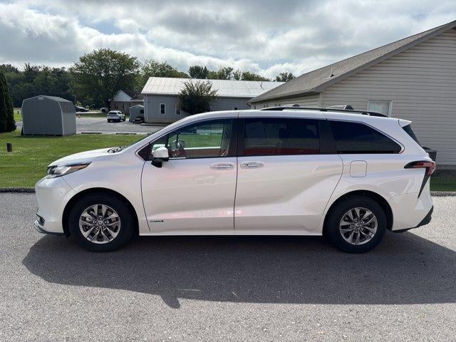 2021 Toyota Sienna XLE FWD 8-Passenger (Natl)