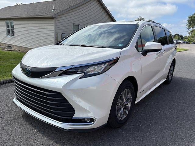 2021 Toyota Sienna XLE FWD 8-Passenger (Natl)