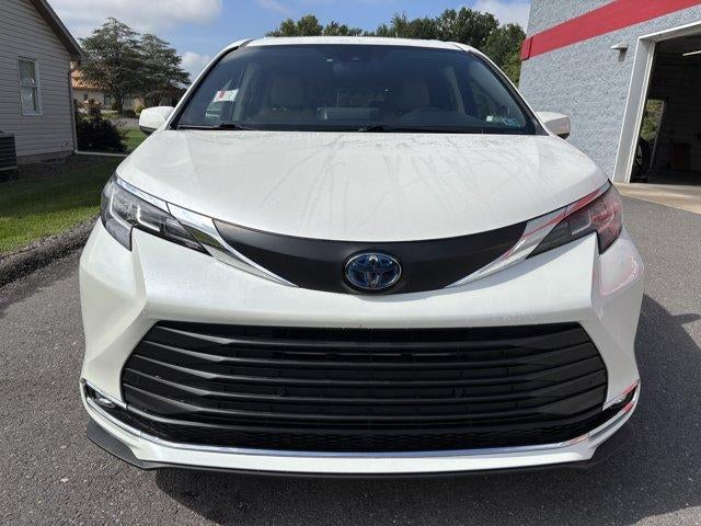 2021 Toyota Sienna XLE FWD 8-Passenger (Natl)