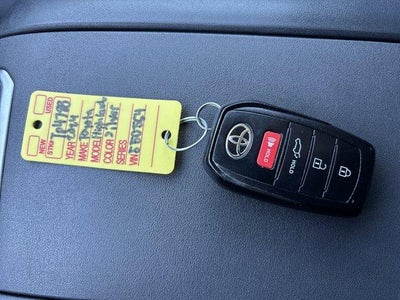 2024 Toyota Highlander LE AWD (SE)