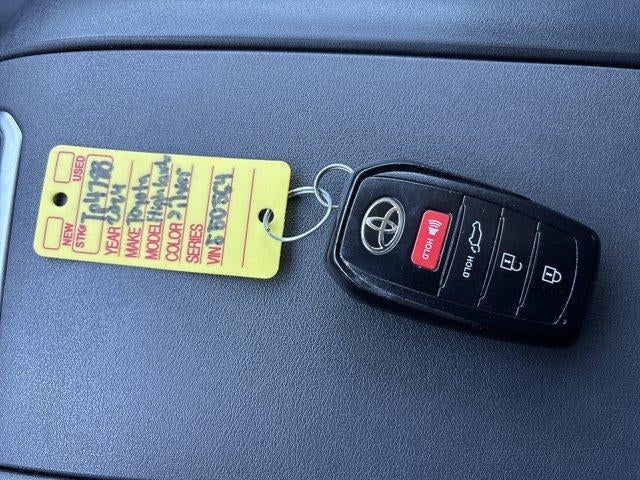 2024 Toyota Highlander LE AWD (SE)