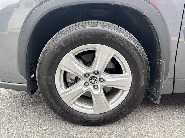 2024 Toyota Highlander LE AWD (SE)