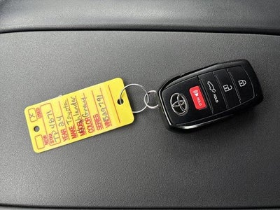 2024 Toyota Highlander LE AWD (SE)