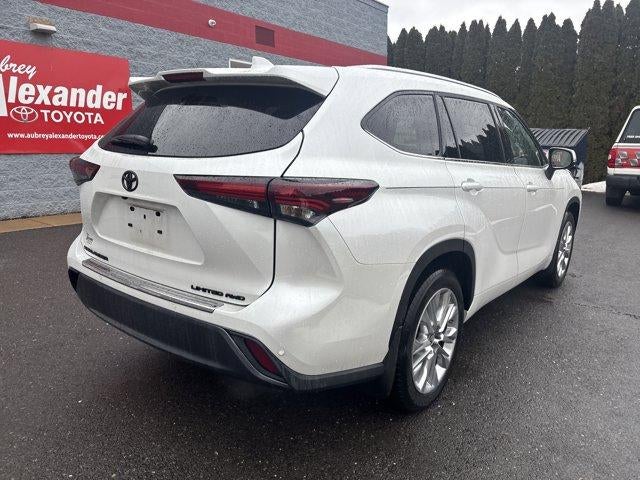 2024 Toyota Highlander LE AWD (SE)