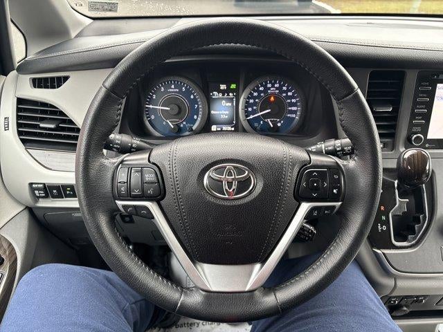 2020 Toyota Sienna XLE FWD 8-Passenger (Natl)