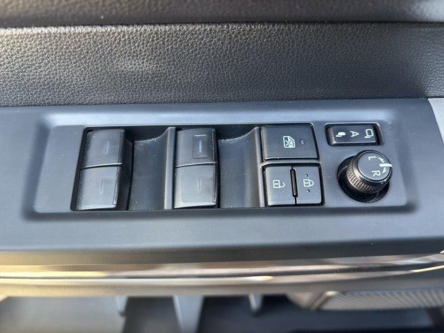 2022 Toyota Tundra 4WD 4WD SR5 CrewMax 5.5' Bed (SE)