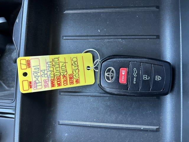 2024 Toyota Tundra 4WD 4WD SR5 CrewMax 5.5' Bed (SE)