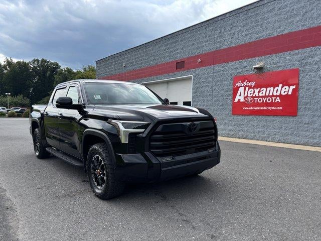 2025 Toyota Tundra 4WD 4WD SR5 CrewMax 5.5' Bed (SE)