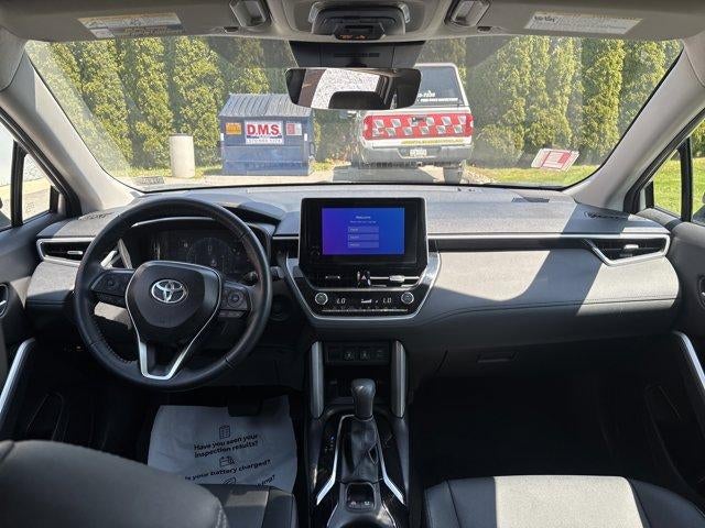 2025 Toyota Corolla Cross XLE 4WD (Natl)