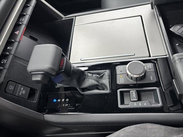 2025 Toyota Sequoia Limited 4WD (SE)