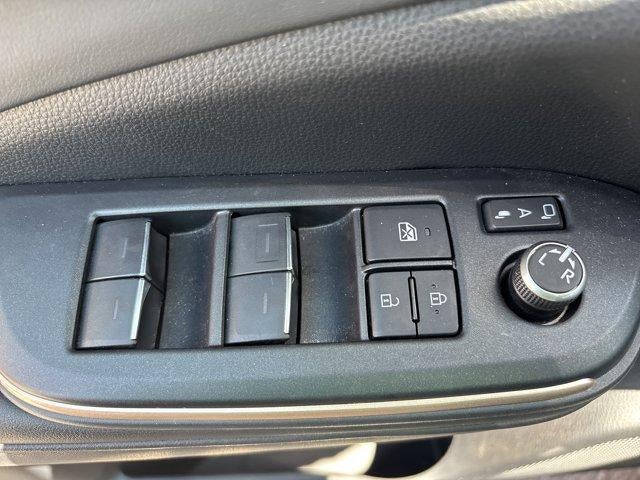 2023 Toyota Crown XLE AWD (Natl)