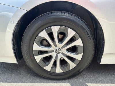 2019 Toyota Prius XLE AWD-e (Natl)