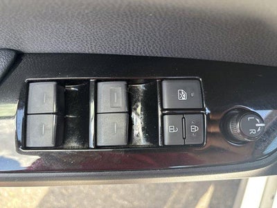 2019 Toyota Prius XLE AWD-e (Natl)